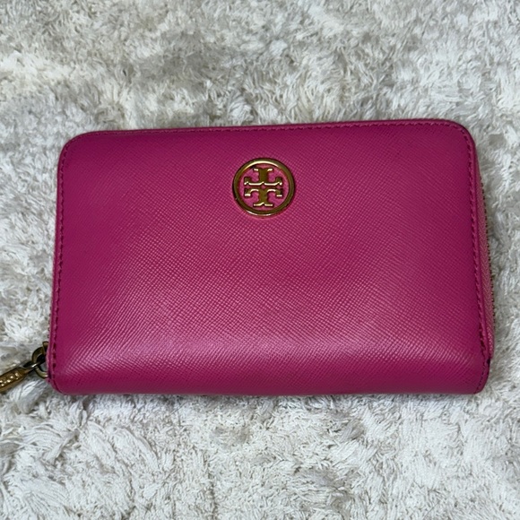 Tory Burch Fuchsia Mini Robinson Wallet Zip Around with Gold Logo - Picture 1 of 10